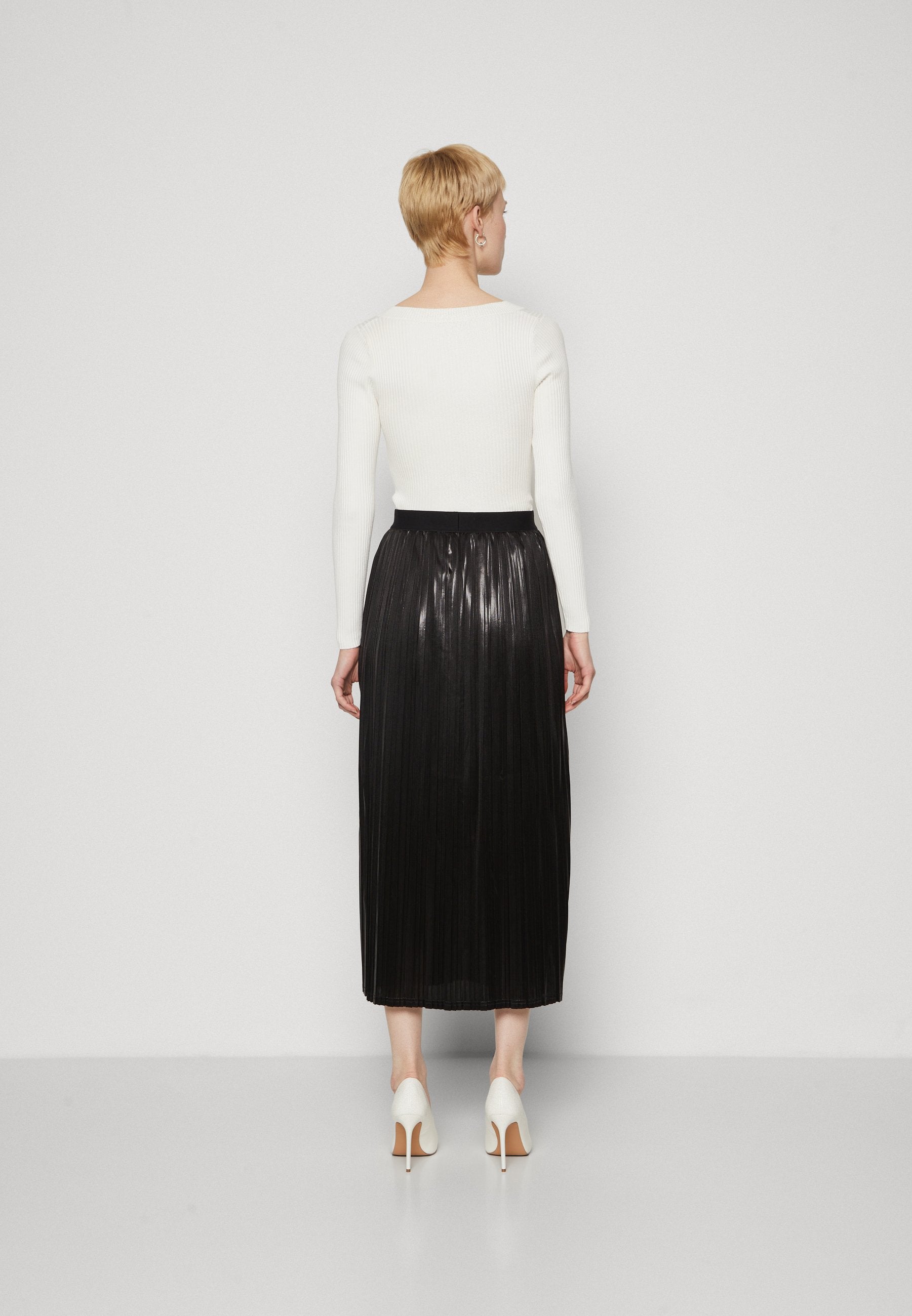 ONLSNOW PLEAT SKIRT Media 4