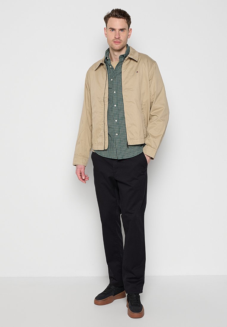 REGULAR FIT Media 3
