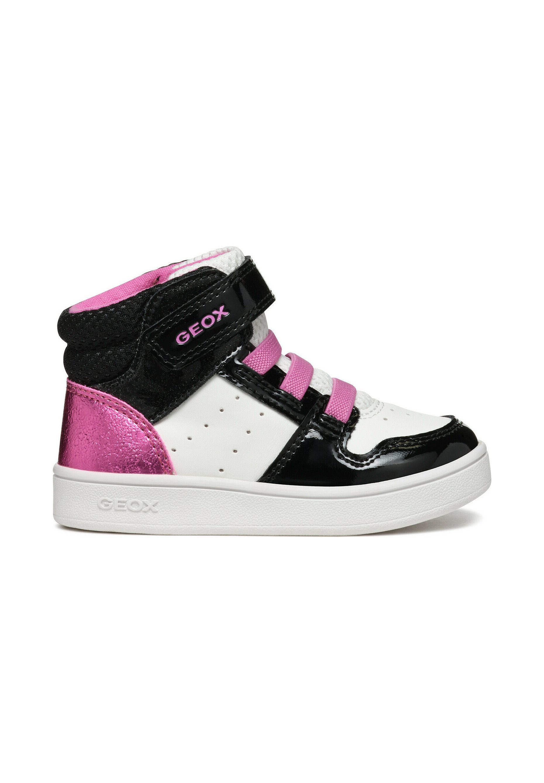 Schwarze, weiße und rosa High-Top-Sneaker aus Lackleder mit glänzendem rosa Akzent, Klettverschluss und kontrastierendem Schnürdesign.