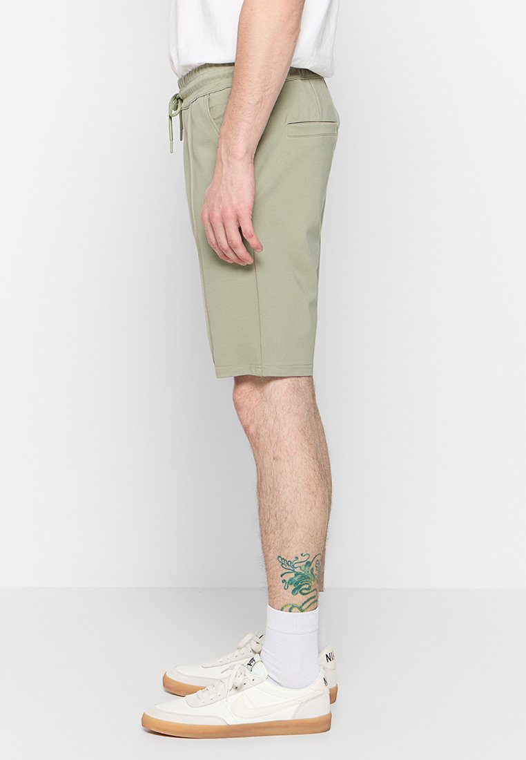 NO EXCESS Shorts Media 2