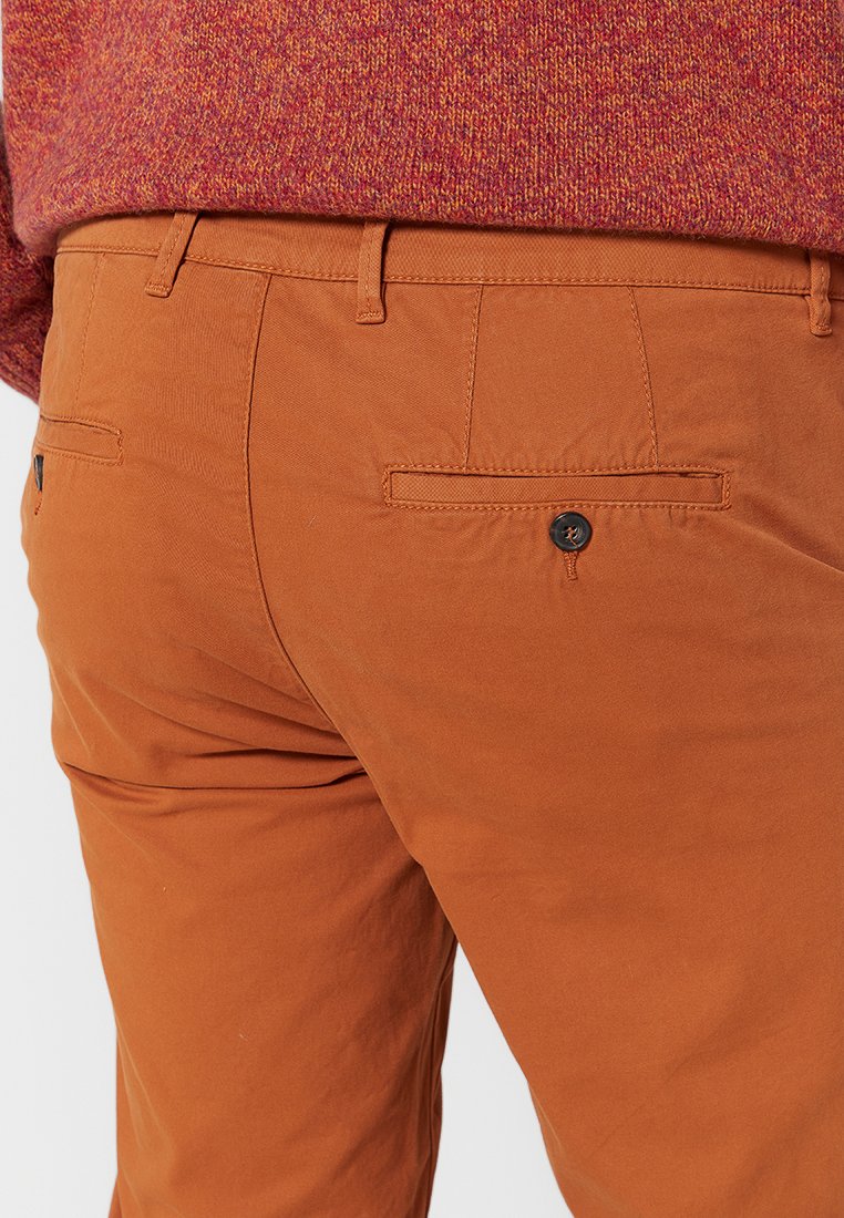 United Colors of Benetton SLIM FIT