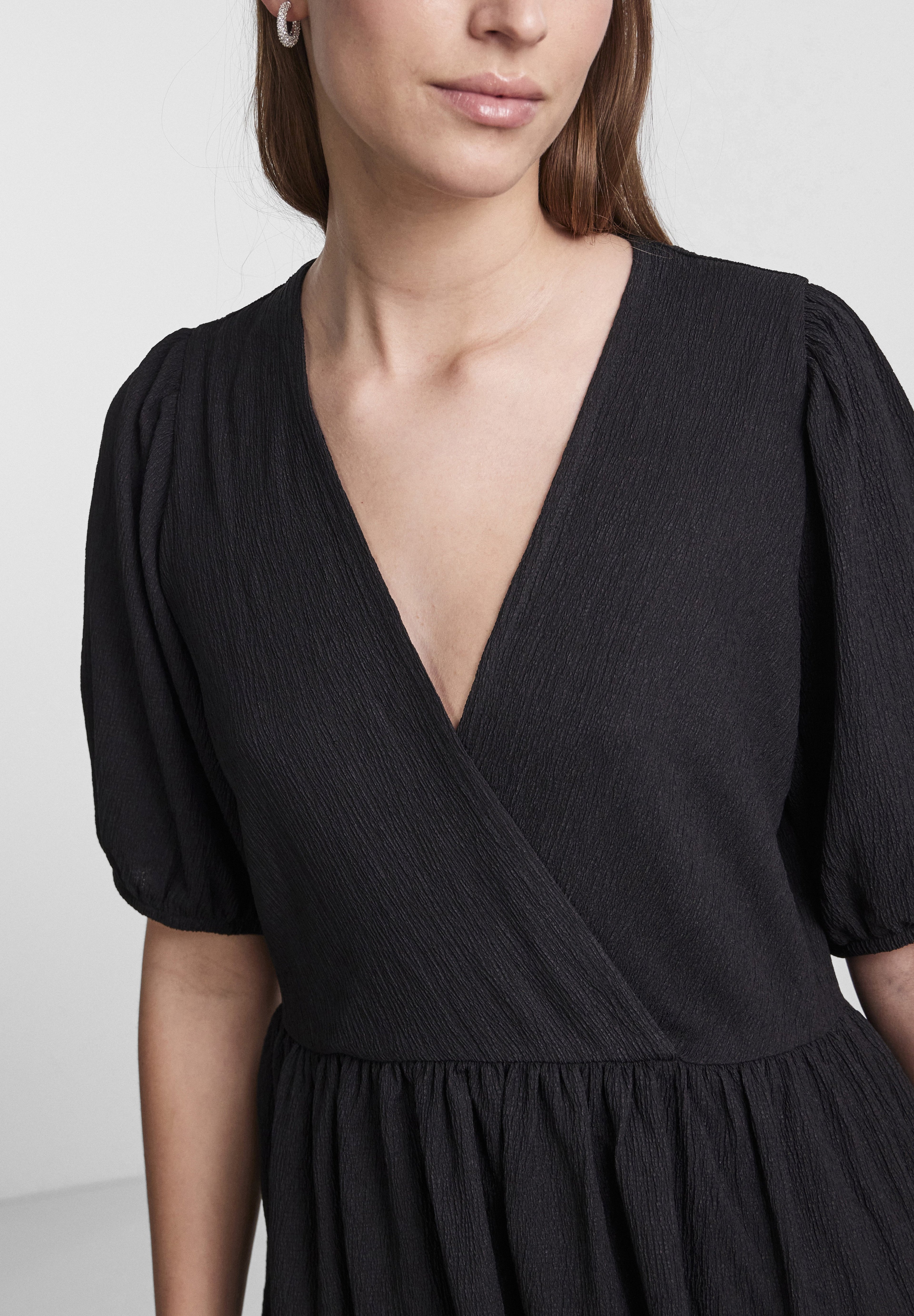 Pieces PCLUNA V NECK SHORT DRESS