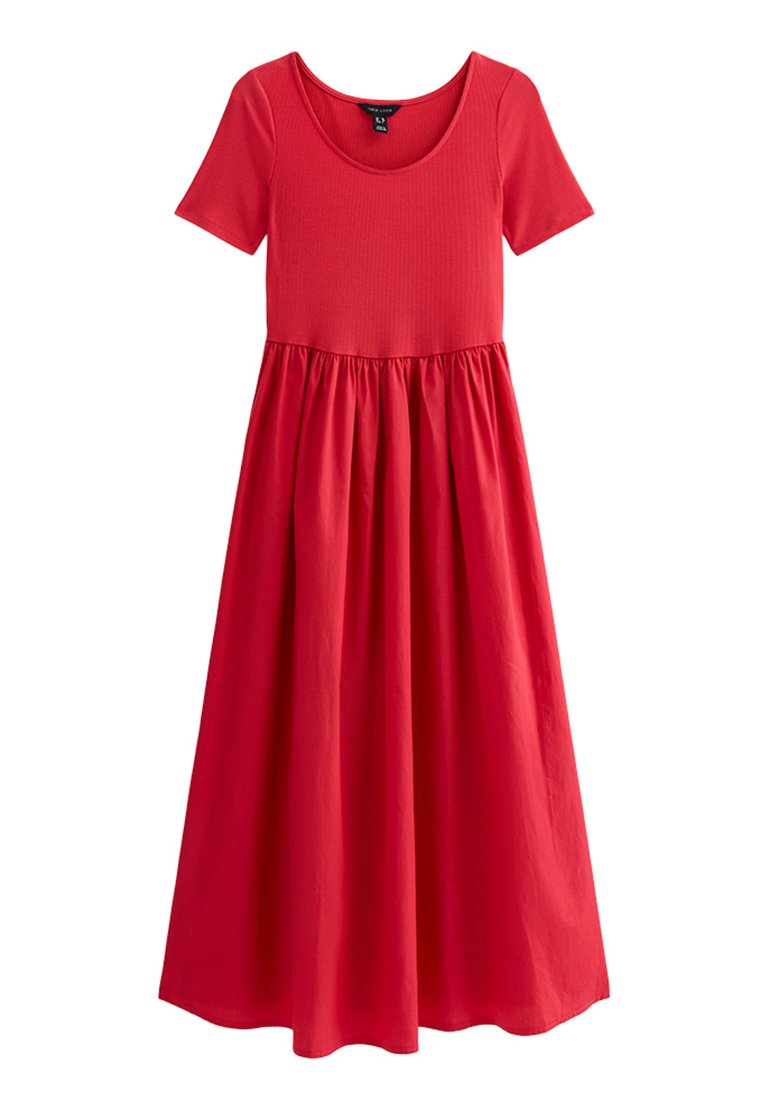 Rotes Kurzarmkleid mit geripptem Oberteil, geraffter Taille und langem, fließendem Rock. In einer entspannten Silhouette geschnitten.