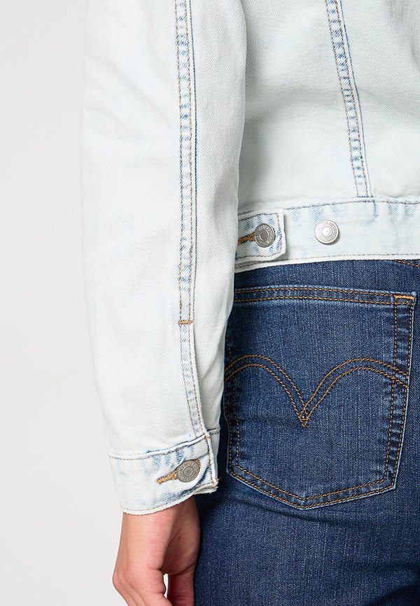 Levi's® COOL OFFICE HOURS