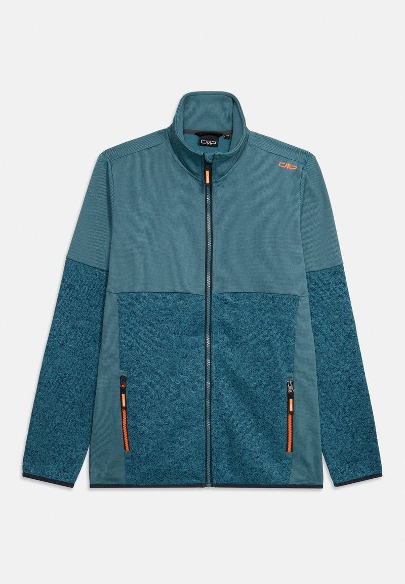 Fleecejacke in dunkelblaugrün mit gerippter Textur, kontrastierenden blauen Einsätzen, einem hohen Kragen und einem Frontreißverschluss mit orangenen Akzenten.