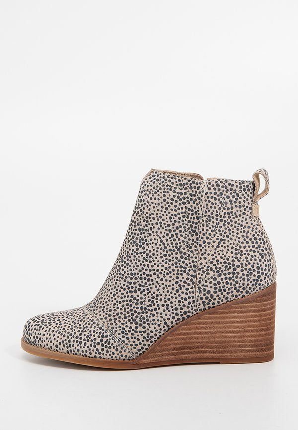 TOMS CLARE