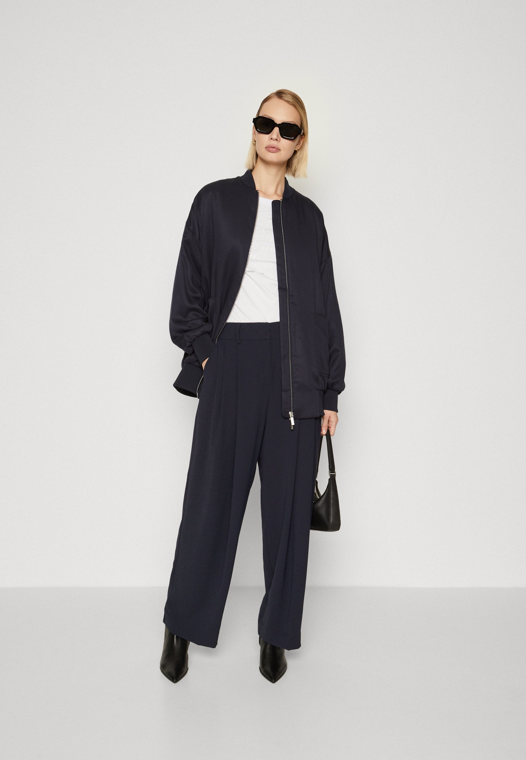 Armani Exchange Bomberjacke Media 2