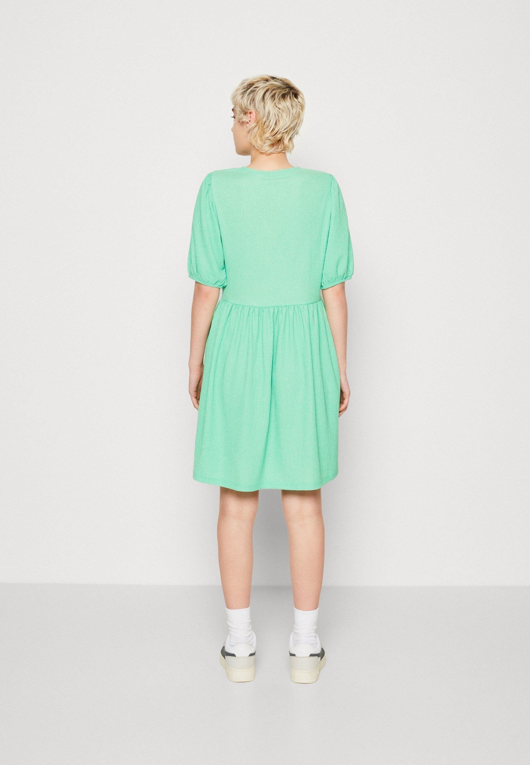 Pieces PCLUNA V NECK SHORT DRESS