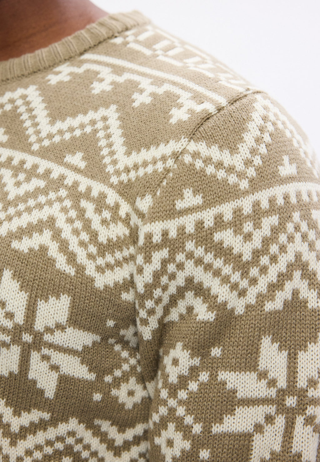 JACQUARD WINTER PATTERN  Media 8