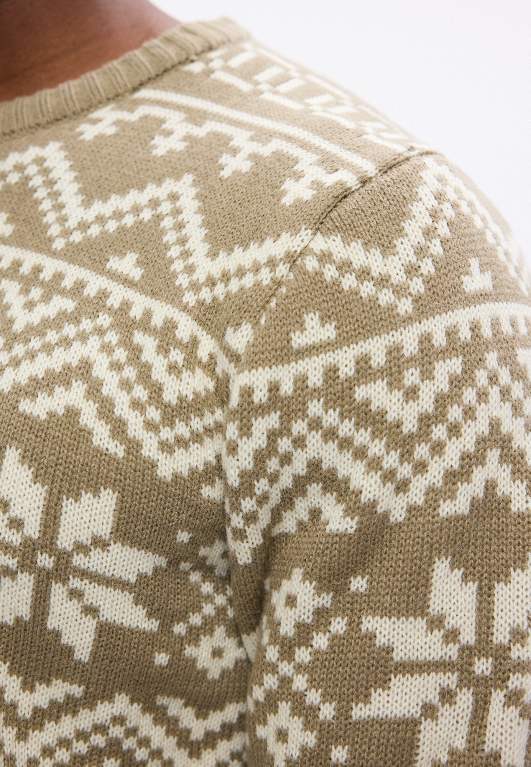 JACQUARD WINTER PATTERN  Media 8