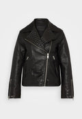 Schwarze Lederjacke mit einem genoppten, strukturierten Kragen, Reißverschluss vorne und an den Ärmeln sowie mehreren Taschen, im klassischen Biker-Stil.