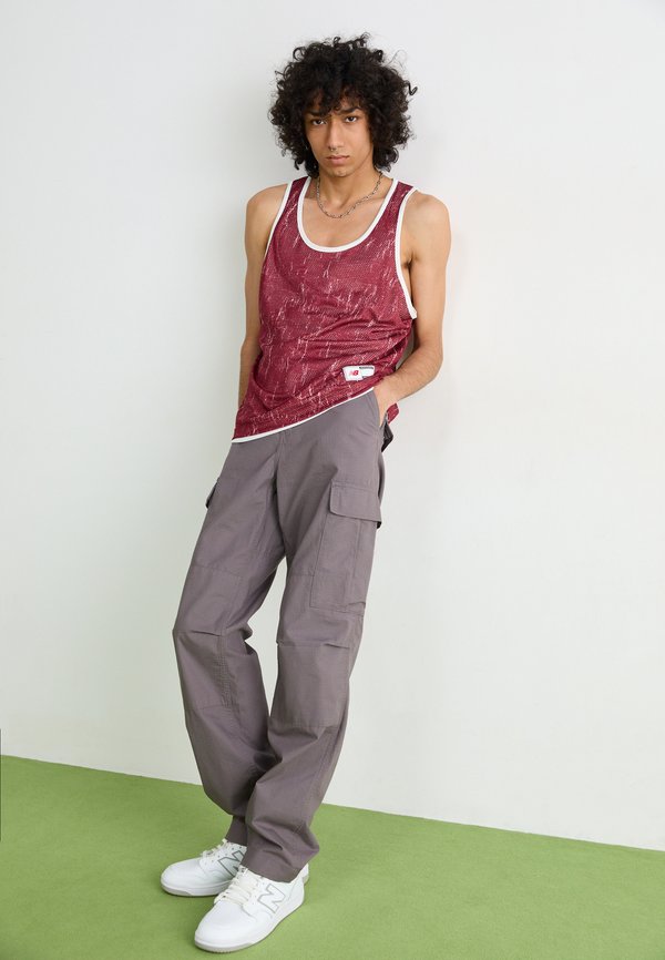 New Balance IN GAME REVERSIBLE