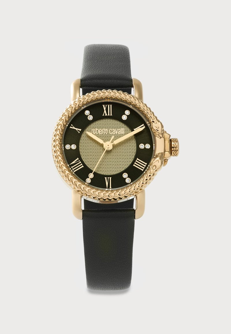 Goldfarbene runde Uhr mit geflochtenem Rand, schwarzem Zifferblatt mit römischen Zahlen und Kristallen, schwarzem Lederarmband und "roberto cavalli"-Logo.