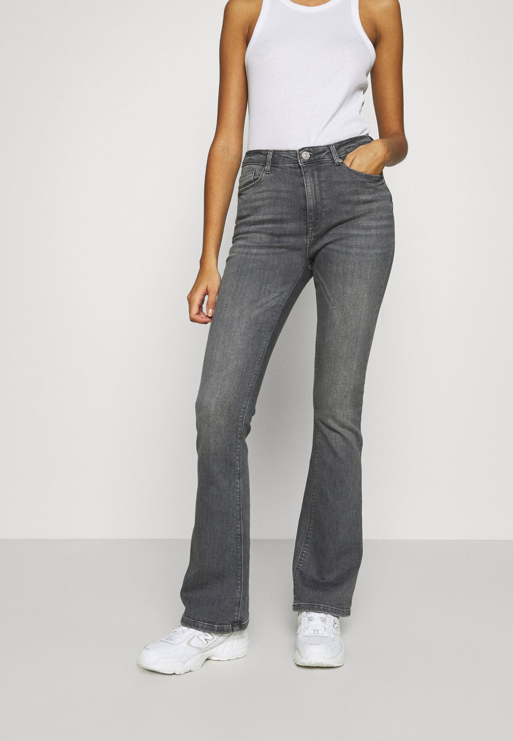 ONLPAOLA FLARED JEANS Media 3