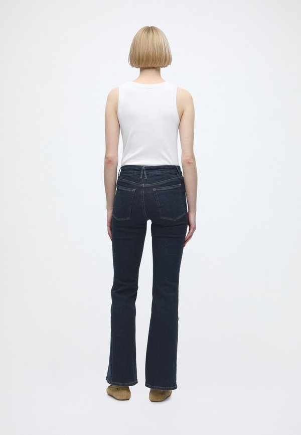 Good American GOOD LEGS FLARE JEANS
