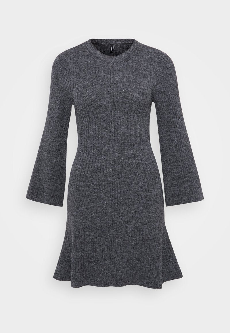 Ribbed, graues Strickkleid mit langen, ausladenden Ärmeln und einem taillierten Oberteil, das sanft am Saum ausgestellt ist. Rundhalsausschnitt, minimalistische Details.