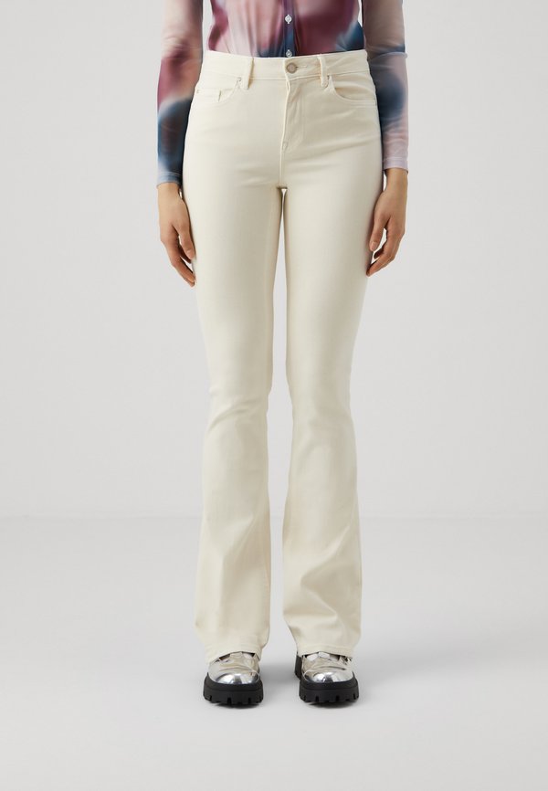 Vero Moda Tall VMFLASH  - Flared Jeans - ecru