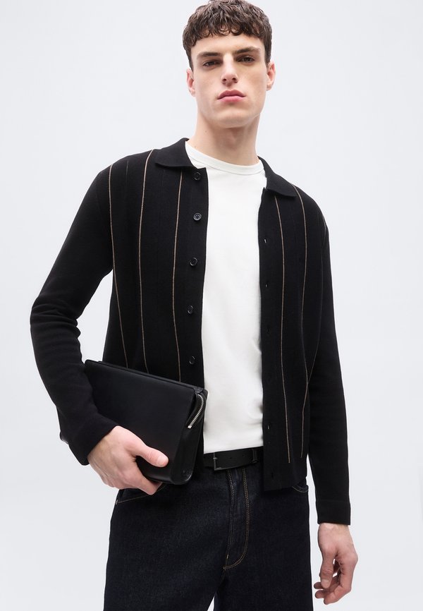 Mads Nørgaard CLASSY BRANDO