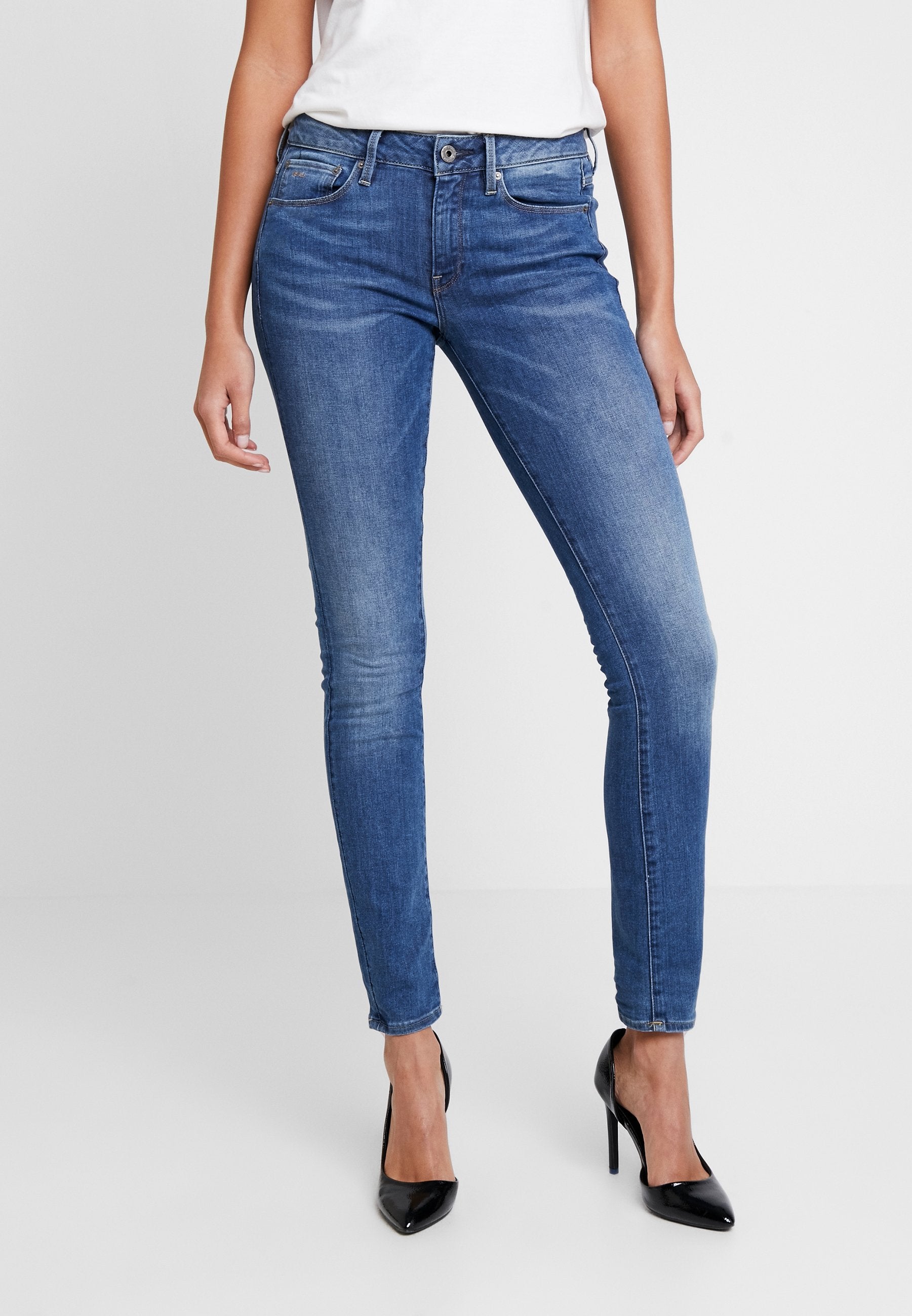 3301 MID SKINNY WMN Media 3