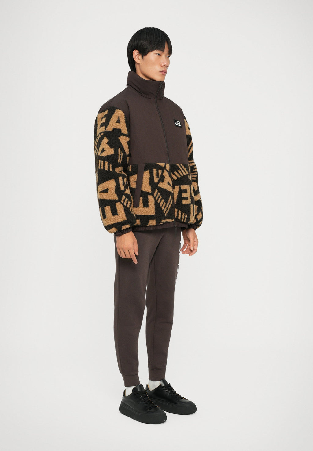 MOUNTAIN JACKET LOGO Media 5