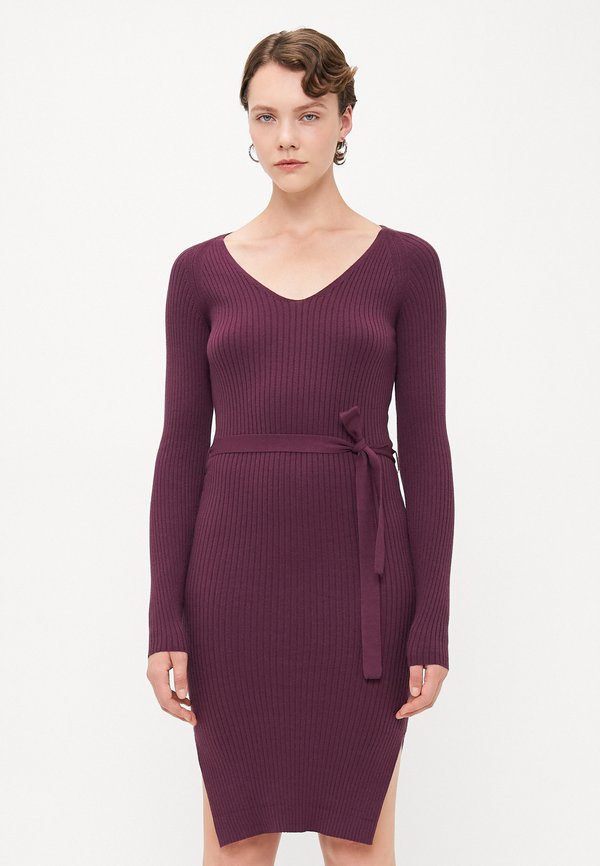 Vero Moda Tall VMSABA V NECK BELT DRESS - Shift dress - winetasting