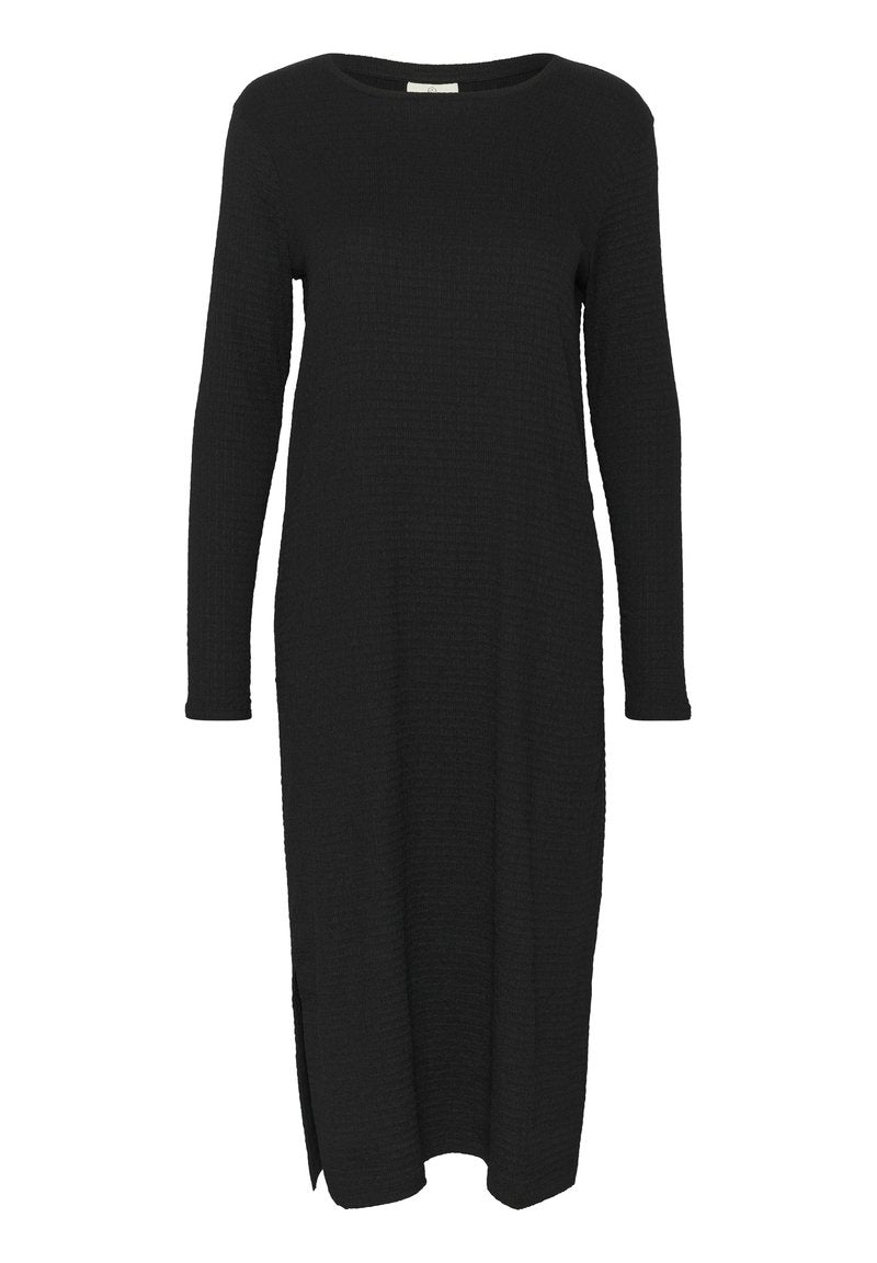 Schwarzes langärmliges Kleid aus strukturiertem Stoff, mit runden Ausschnitt, seitlichen Schlitzern und mittellanger Länge bis zur Wade, entworfen für einen lässigen Sitz.