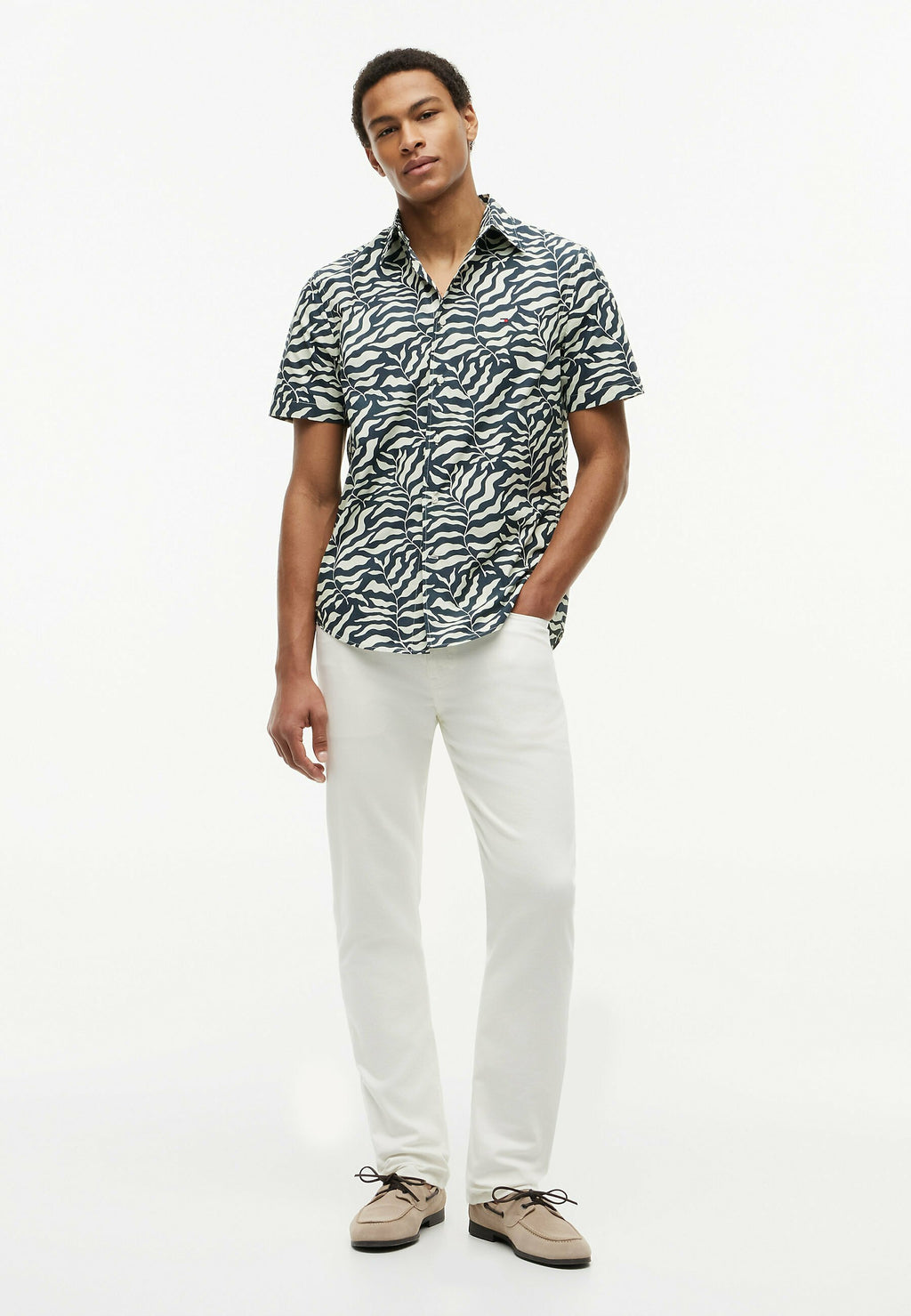 REGULAR FIT TOUCH SHORT SLEEVE Media 1
