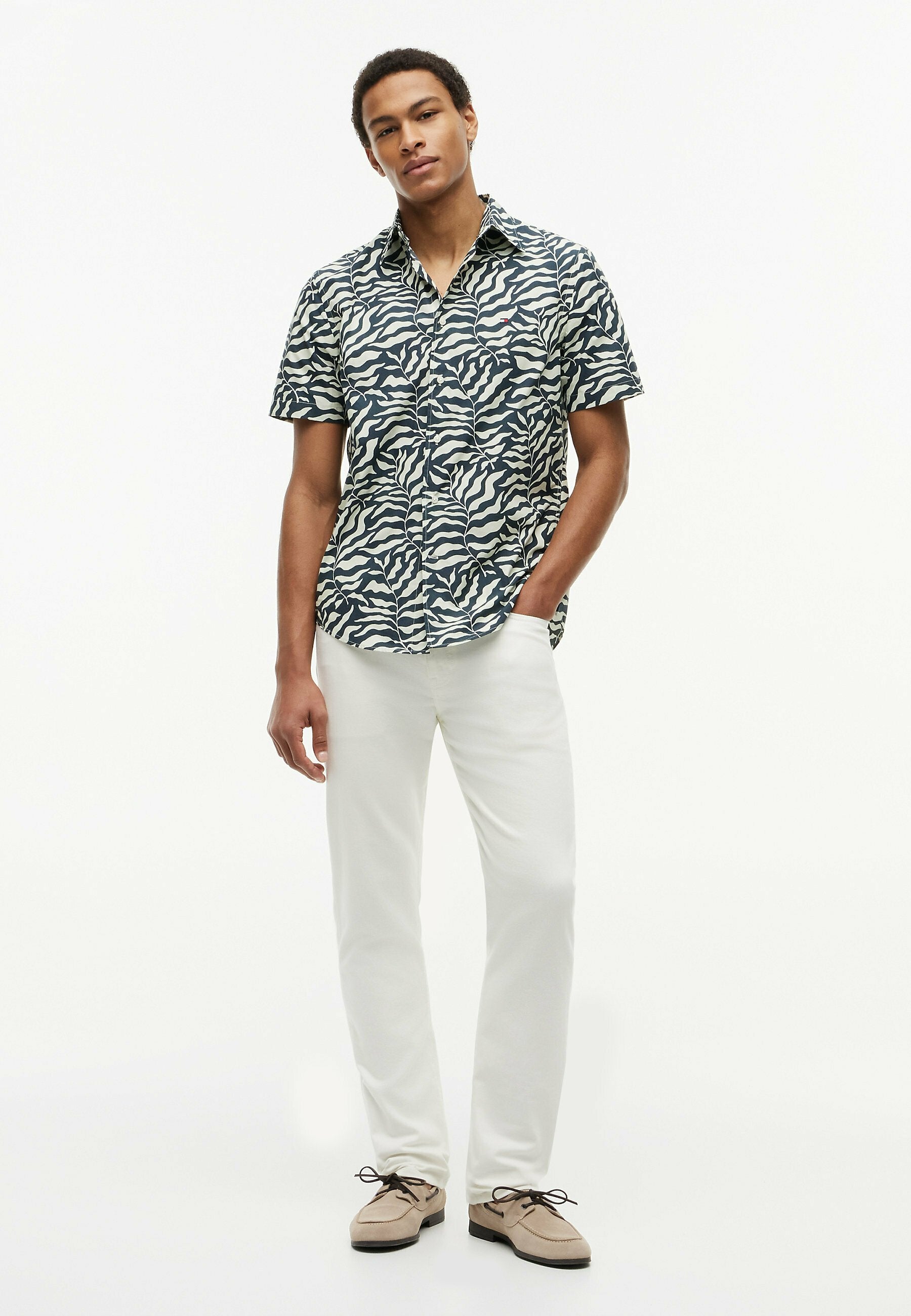 REGULAR FIT TOUCH SHORT SLEEVE Media 1
