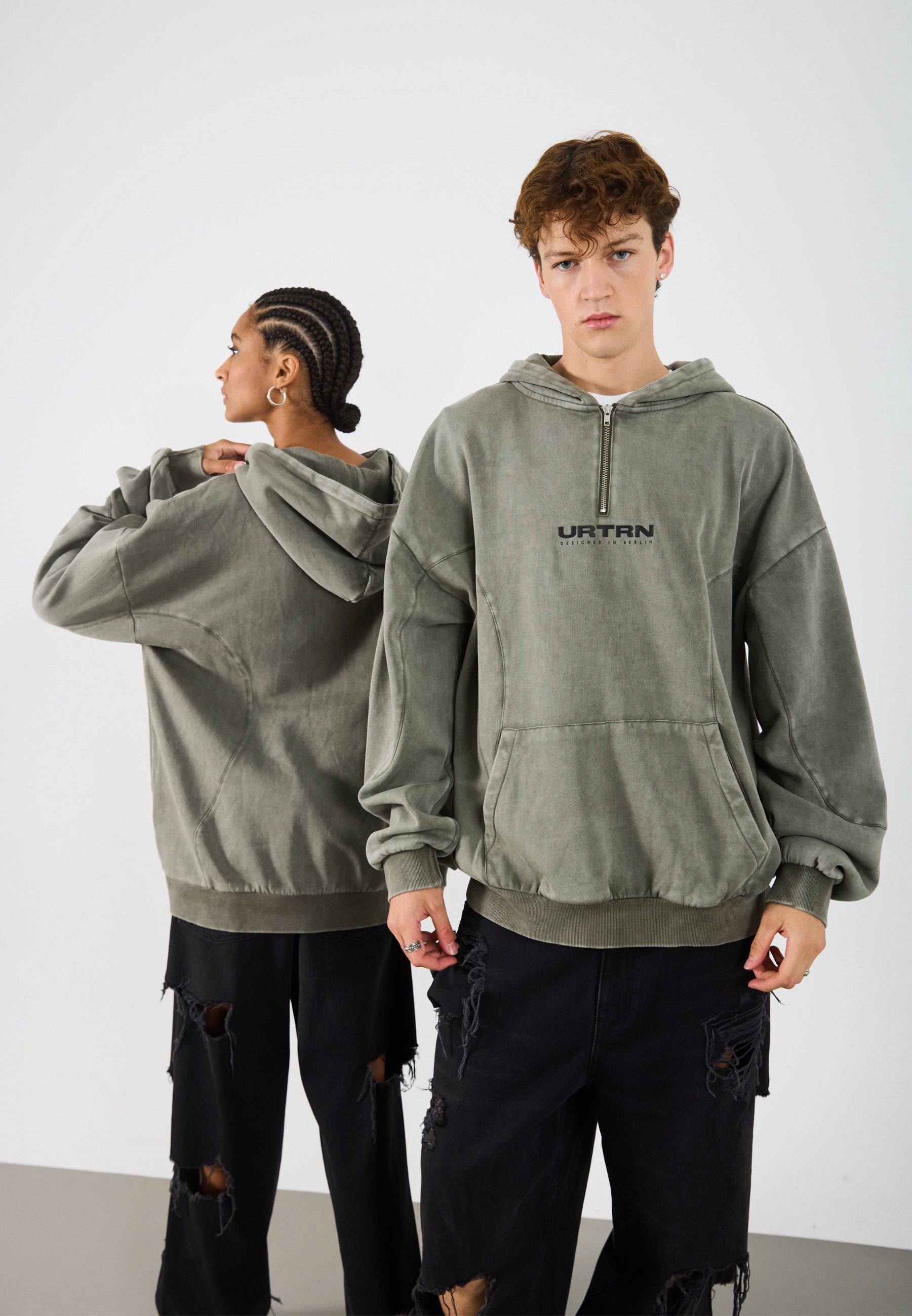 YOURTURN UNISEX RELAXED FIT CURVED HEM QUARTER-ZIP HOODIE