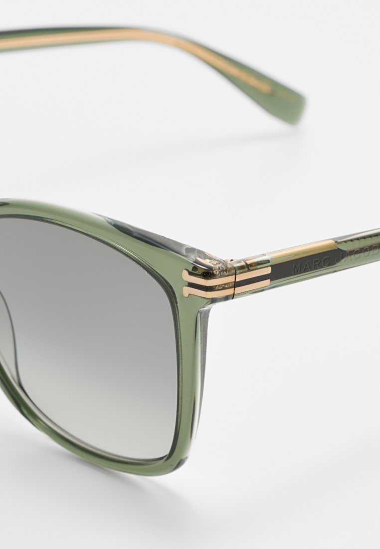 MARC JACOBS
