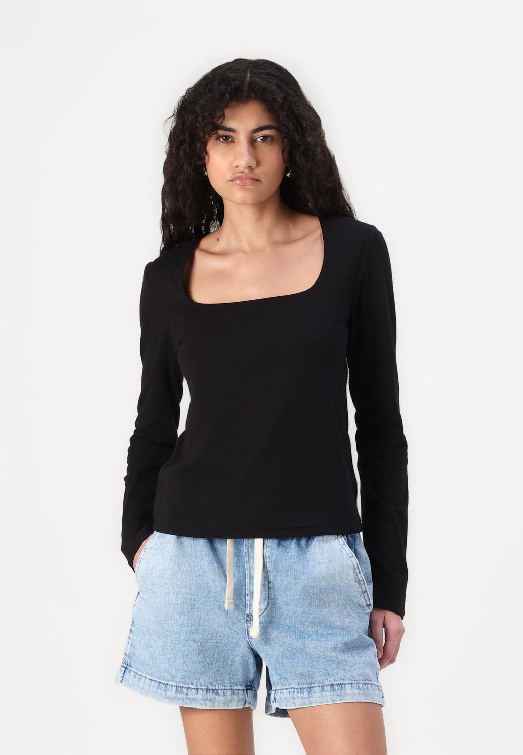 GAP PORTRAIT NECK