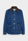 Dunkelblaue Jeansjacke mit einem braunen Cordkragen, silbernen Druckknöpfen und zwei vorderen Taschen. Klassisches, strukturiertes Design.
