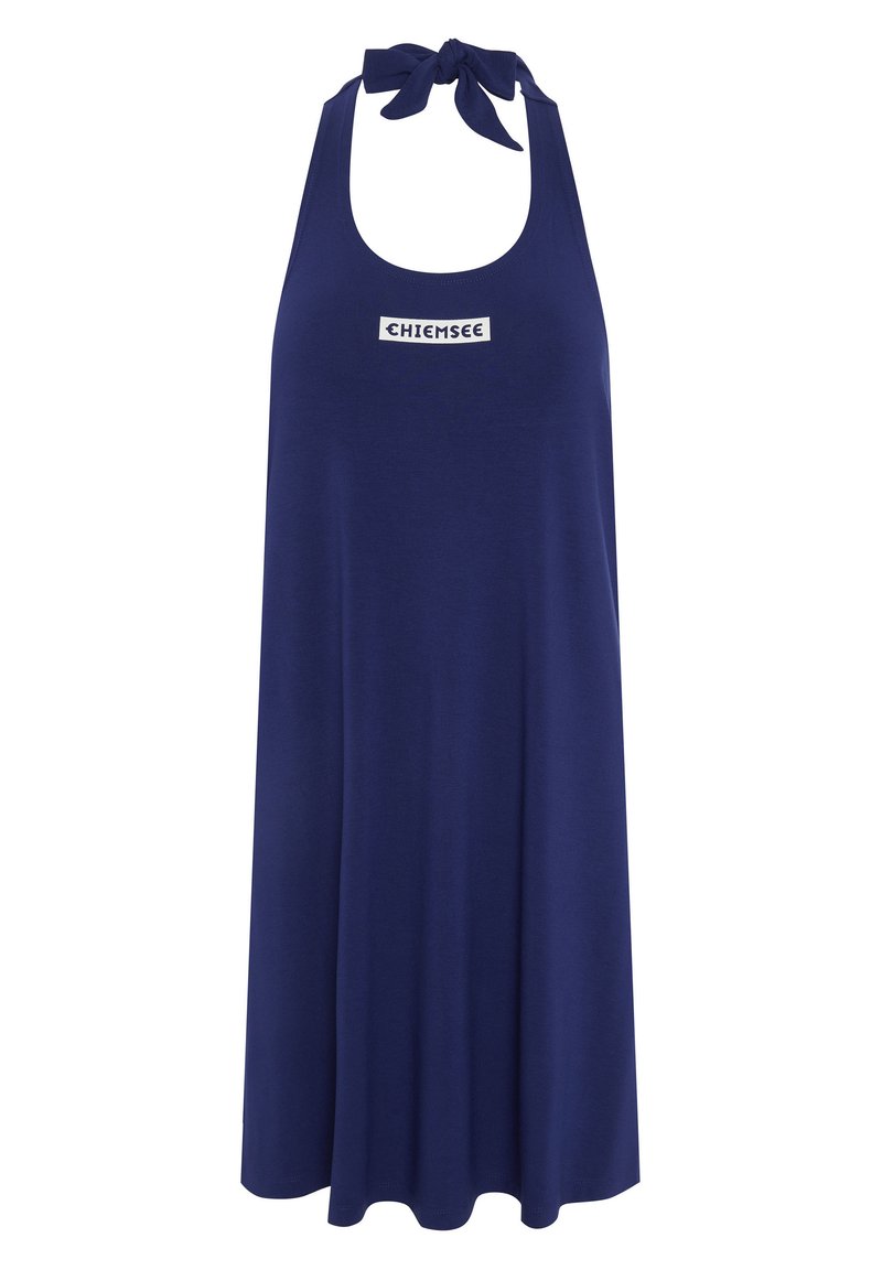 Dunkelblaues Halterkleid aus weichem Stoff, mit lockerer Silhouette, Bindeband am Hals und einem weißen Logo auf der Vorderseite.