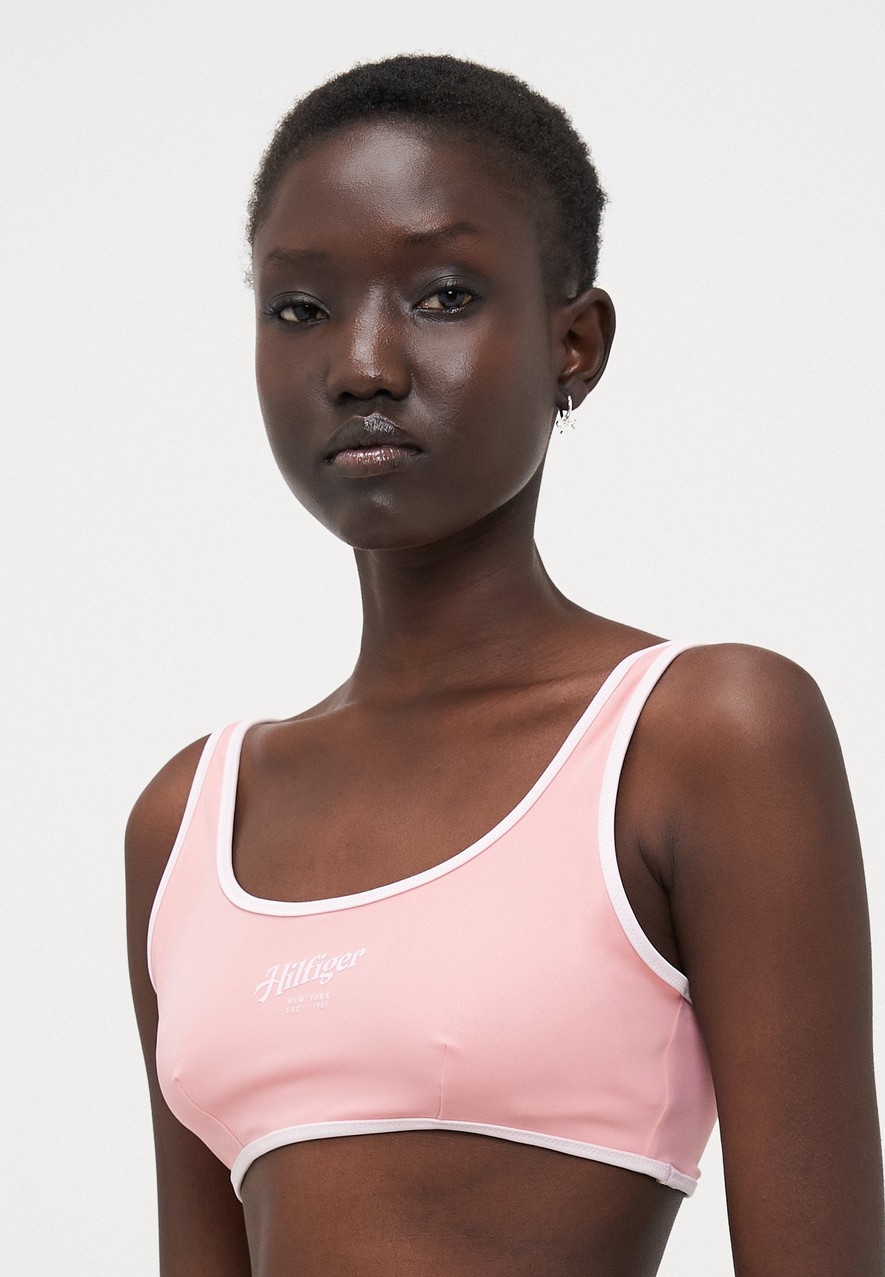 ESSENTIALS BRALETTE LOGO Media 5