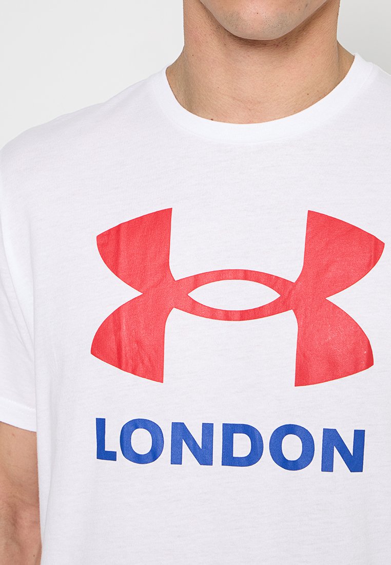 Under Armour LOOSE FIT