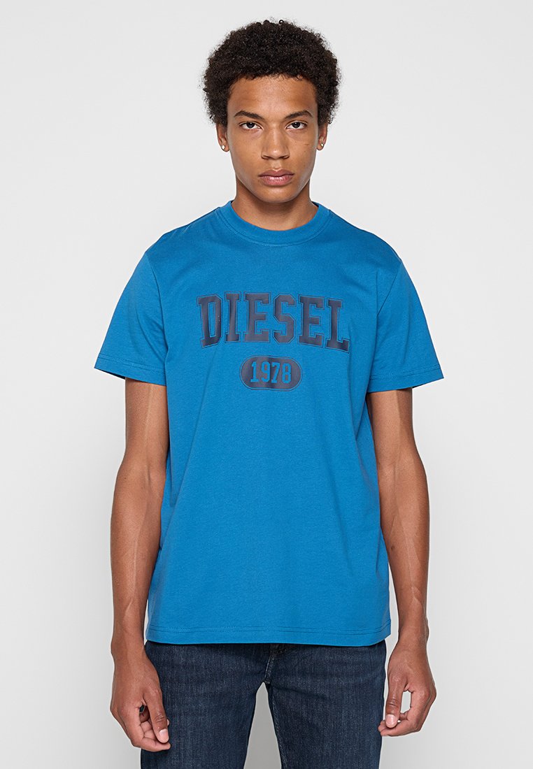 Blaues Baumwoll-T-Shirt mit dem Text "DIESEL" und "1978" in dunkelblauer Schrift. Klassisches Rundhals-Design mit kurzen Ärmeln.