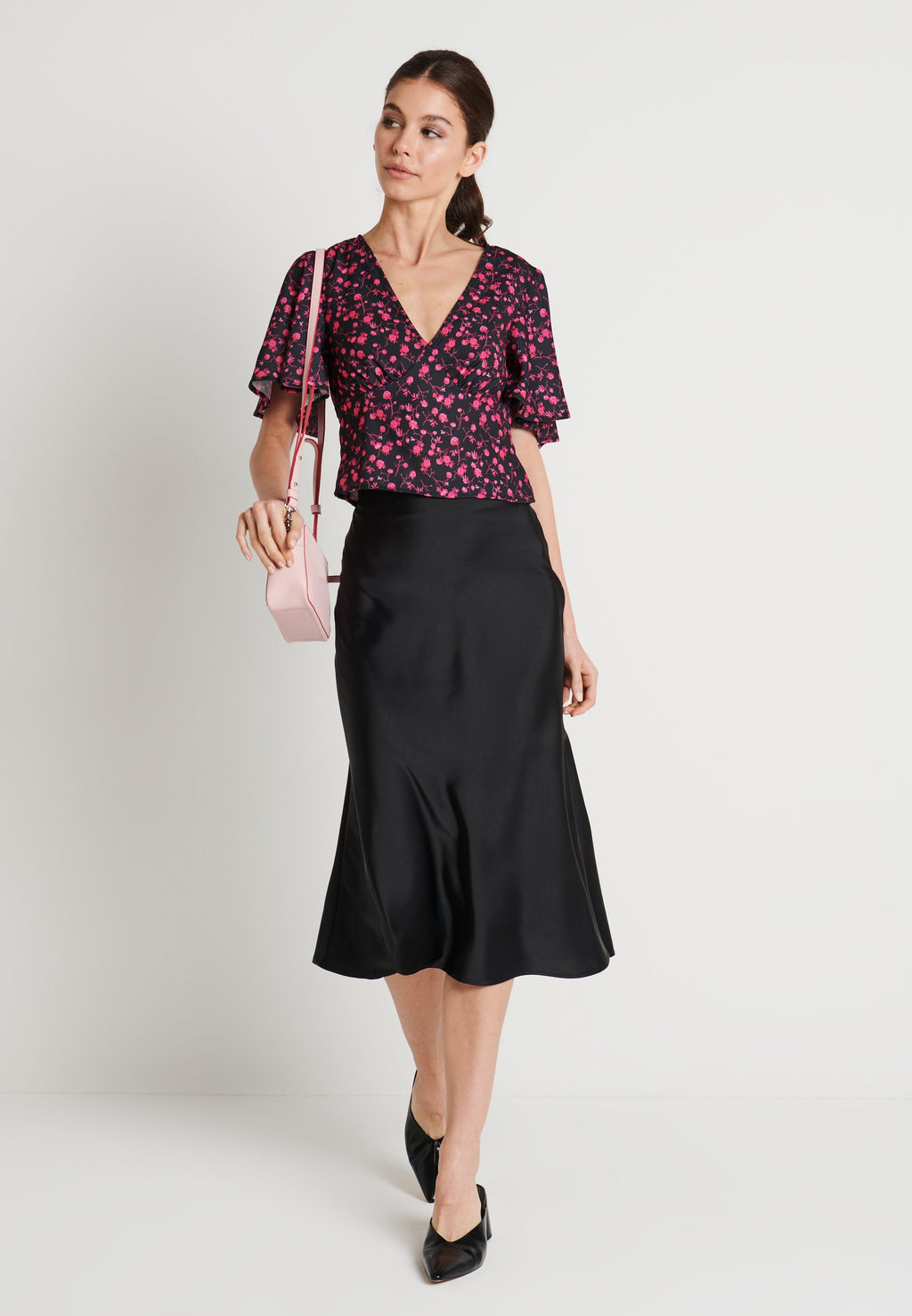 NA-KD ZALANDO X NA-KD V-NECK FLOWY BLOUSE