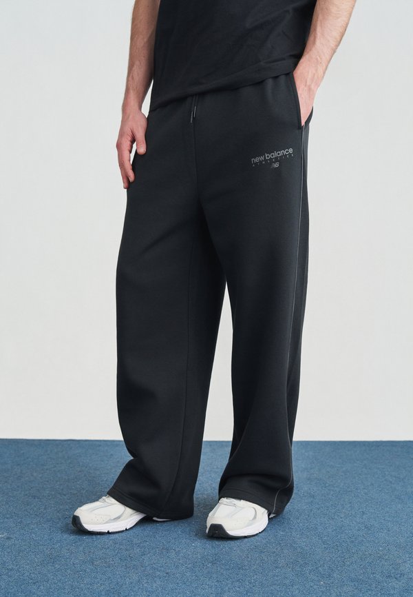 New Balance LINEAR GRAPHIC PANT - Tracksuit bottoms - black