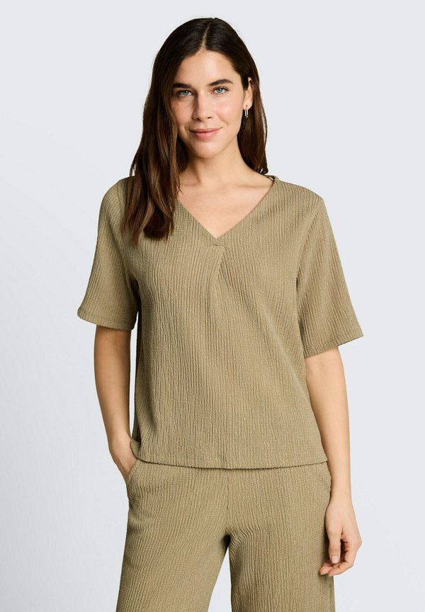 TOM TAILOR TOM TAILOR T-SHIRT CRINKLE T-SHIRT MIT V-AUSSCHNITT - Basic T-shirt - olive white structure