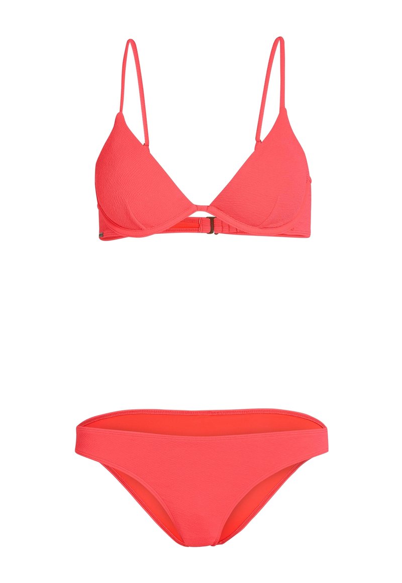 Korallenbikini-Set mit einem strukturierten Dreieckstop, verstellbaren Trägern und einem Verschluss, ergänzt durch passende tief sitzende Höschen.