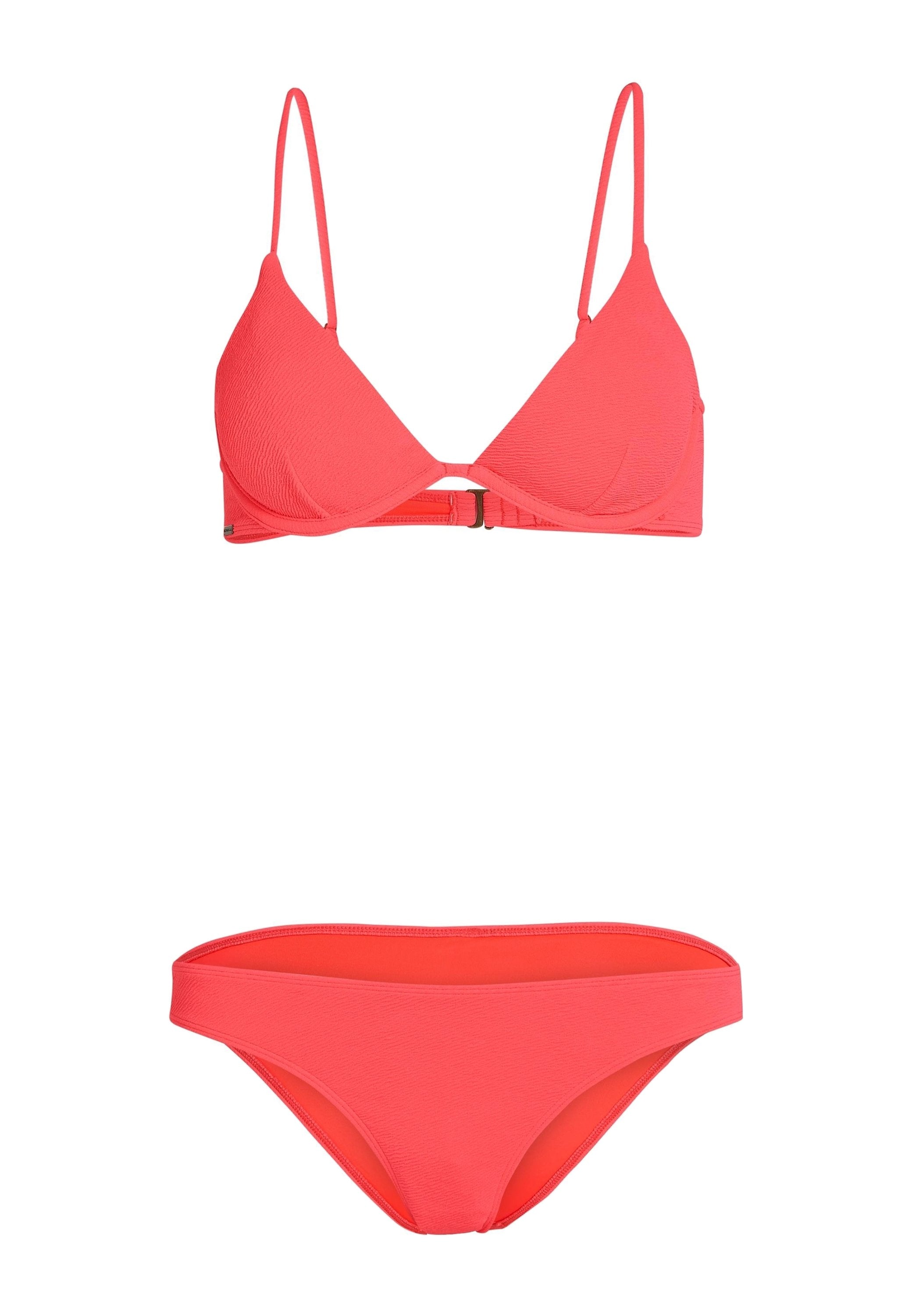 Korallenbikini-Set mit einem strukturierten Dreieckstop, verstellbaren Trägern und einem Verschluss, ergänzt durch passende tief sitzende Höschen.