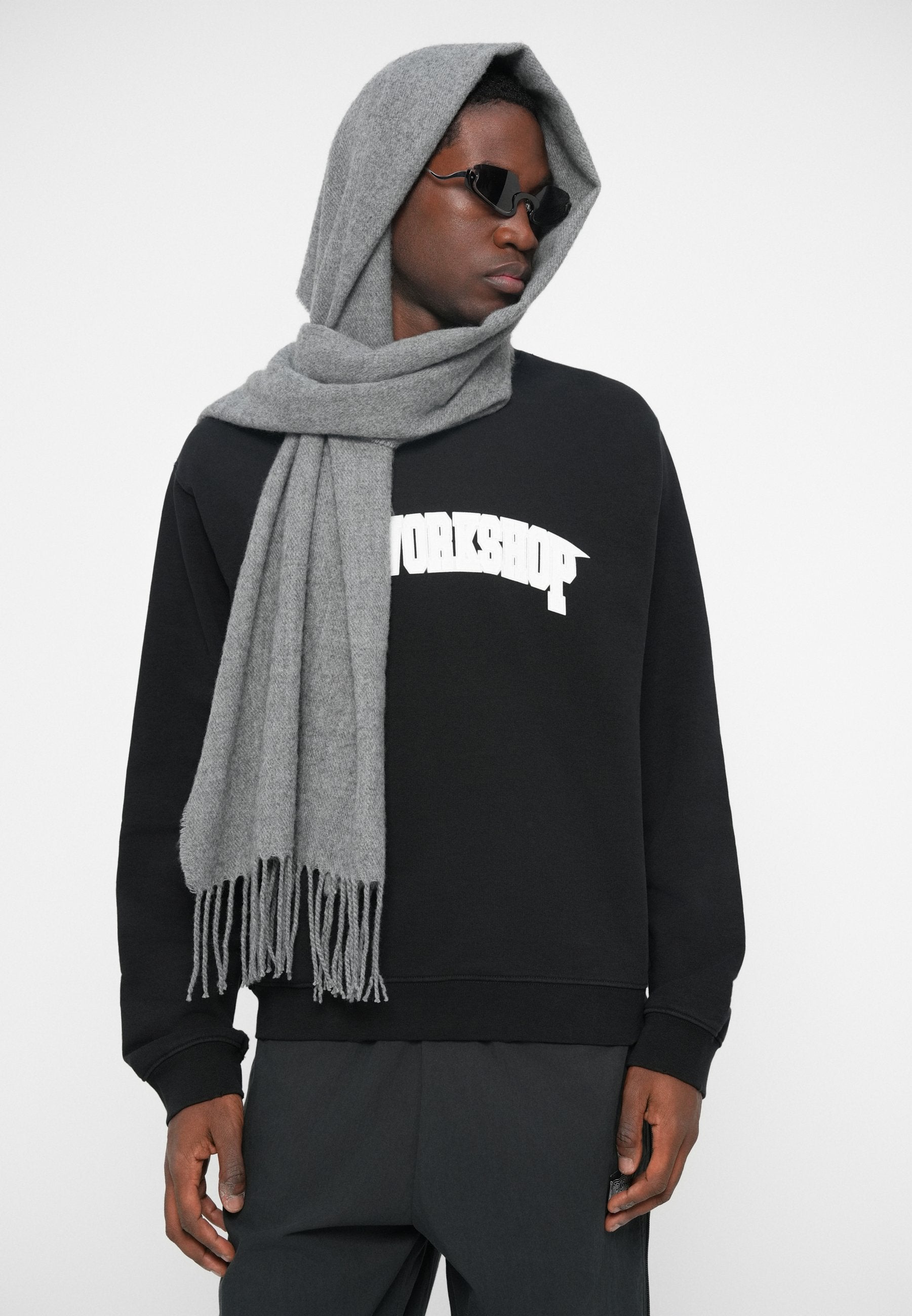 032c ONE DOLLAR BILL CREWNECK UNISEX