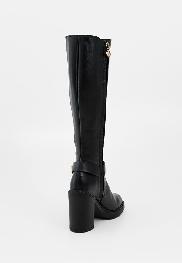 Love Moschino