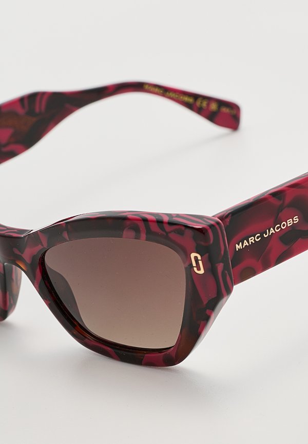 MARC JACOBS