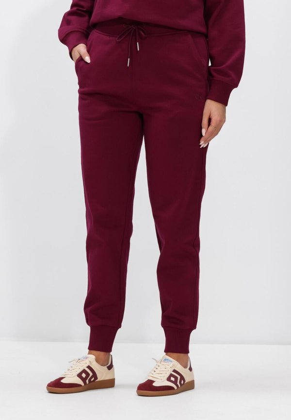 Calvin Klein SLIM FIT - Tracksuit bottoms - e berry glaze