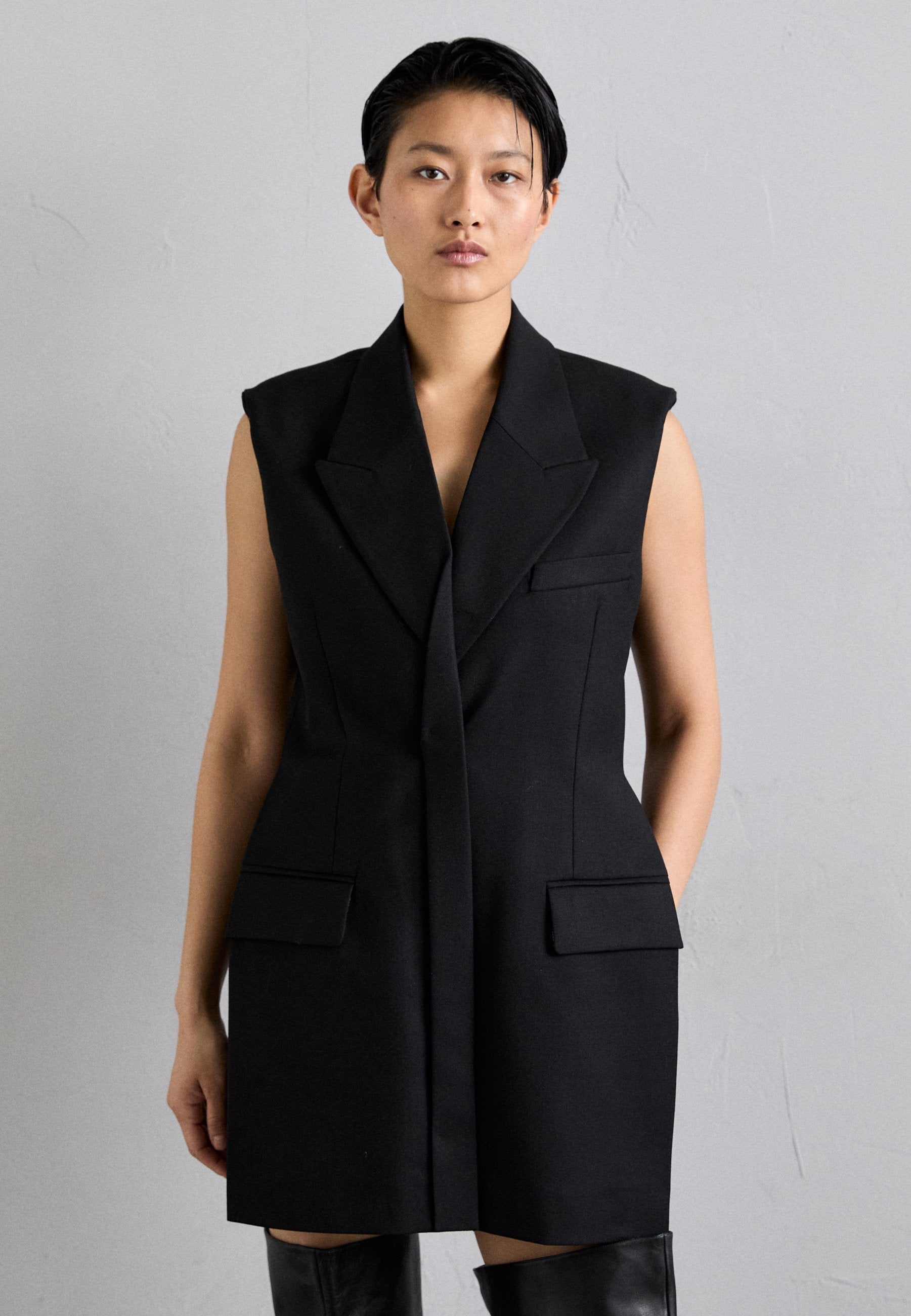 Victoria Beckham SLEEVELESS TAILORED DRESS