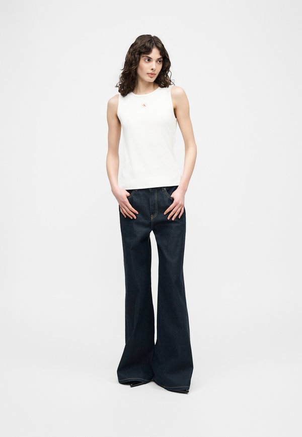 Calvin Klein Jeans LABEL CUTO