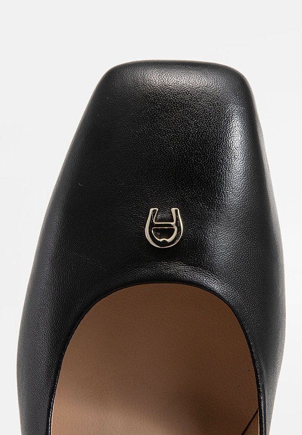 AIGNER COURTNEY