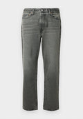 Vergraute schwarze Jeans mit geradem Bein, vorderem Knopf, Reißverschluss, Gürtelschlaufen und Fünf-Taschen-Design.
