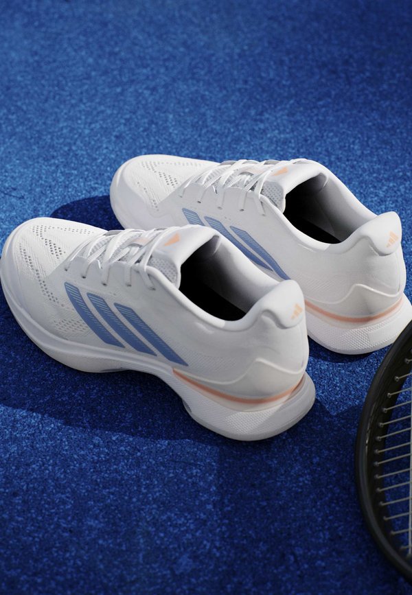 adidas Performance AVACOURT 3